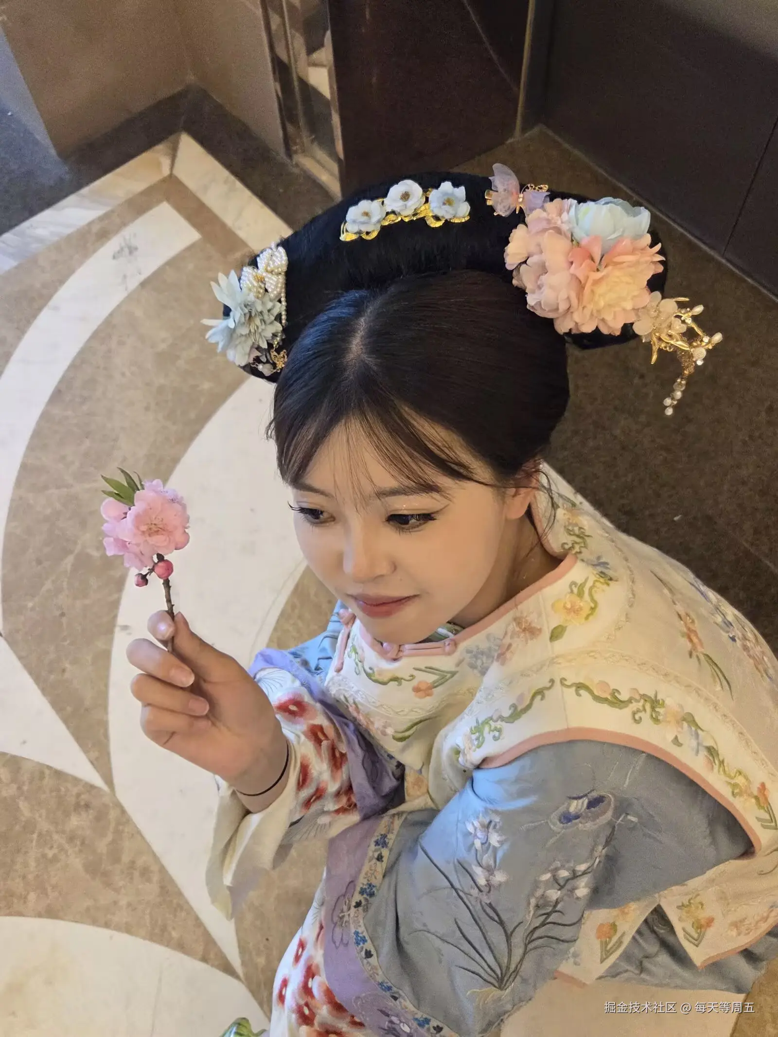 每天等周五于2025-04-07 10:41发布的图片