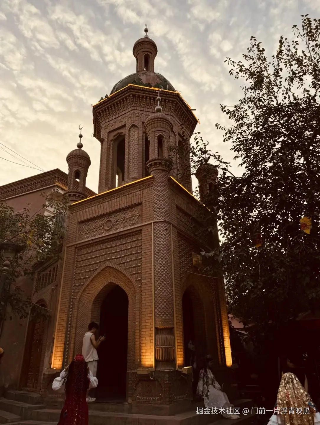 门前一片浮青映黑于2024-08-21 10:28发布的图片