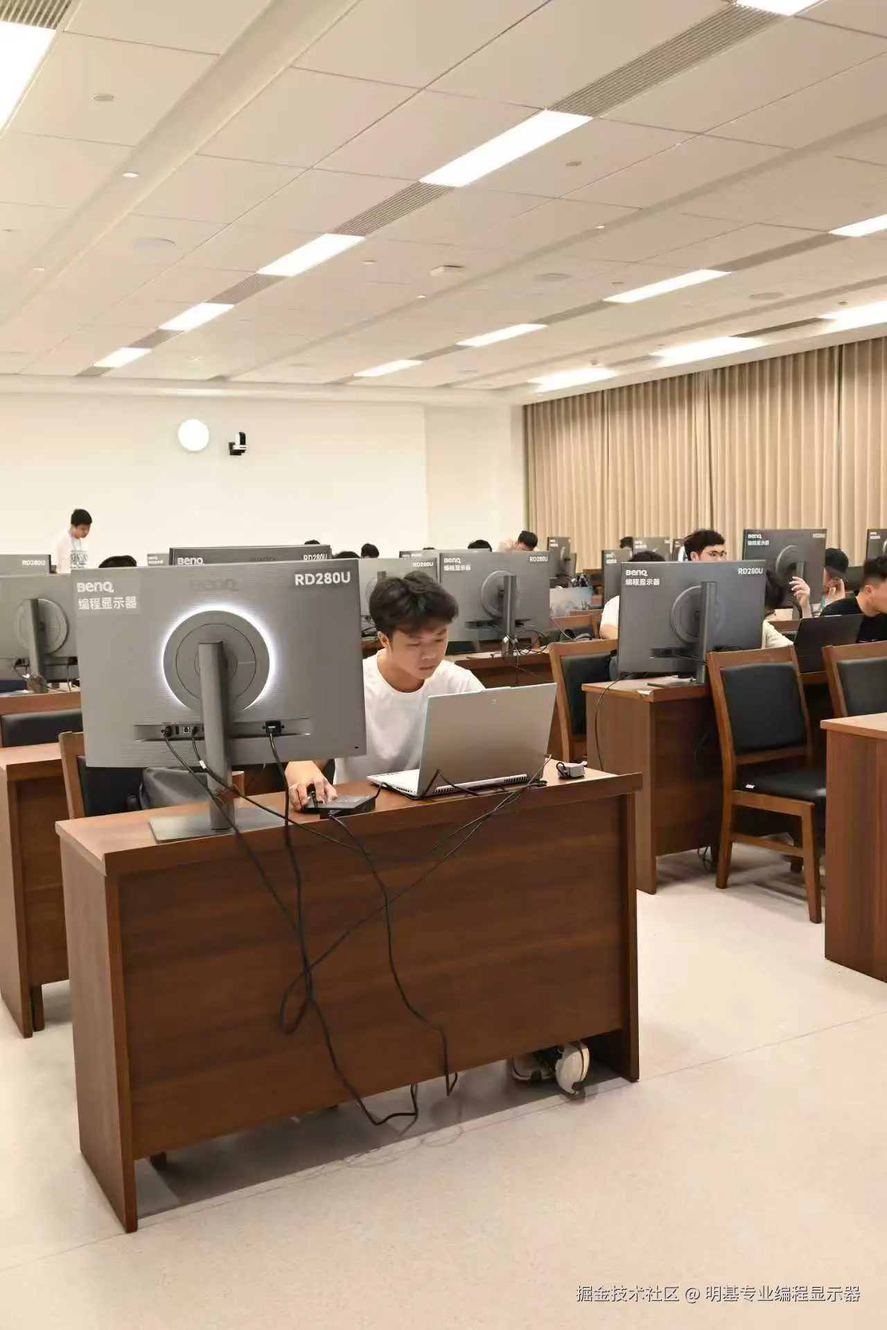 明基专业编程显示器于2025-08-20 17:40发布的图片