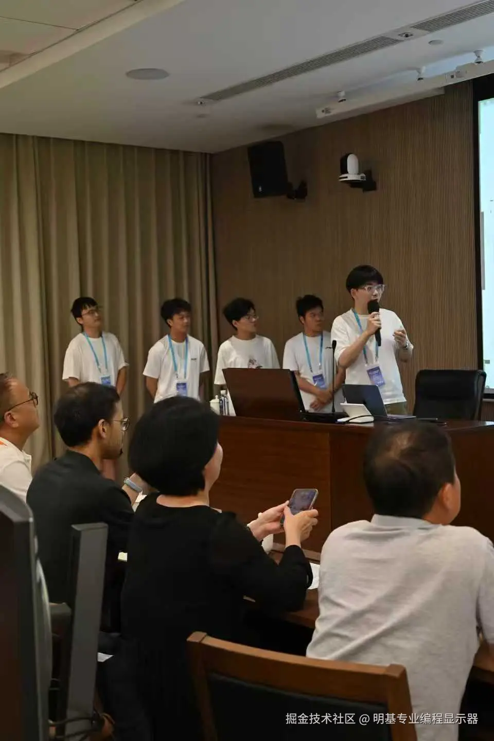 明基专业编程显示器于2025-08-20 17:40发布的图片