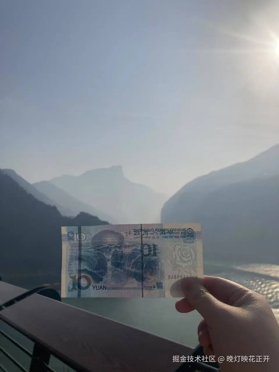 晚灯映花正开于2025-03-06 11:46发布的图片