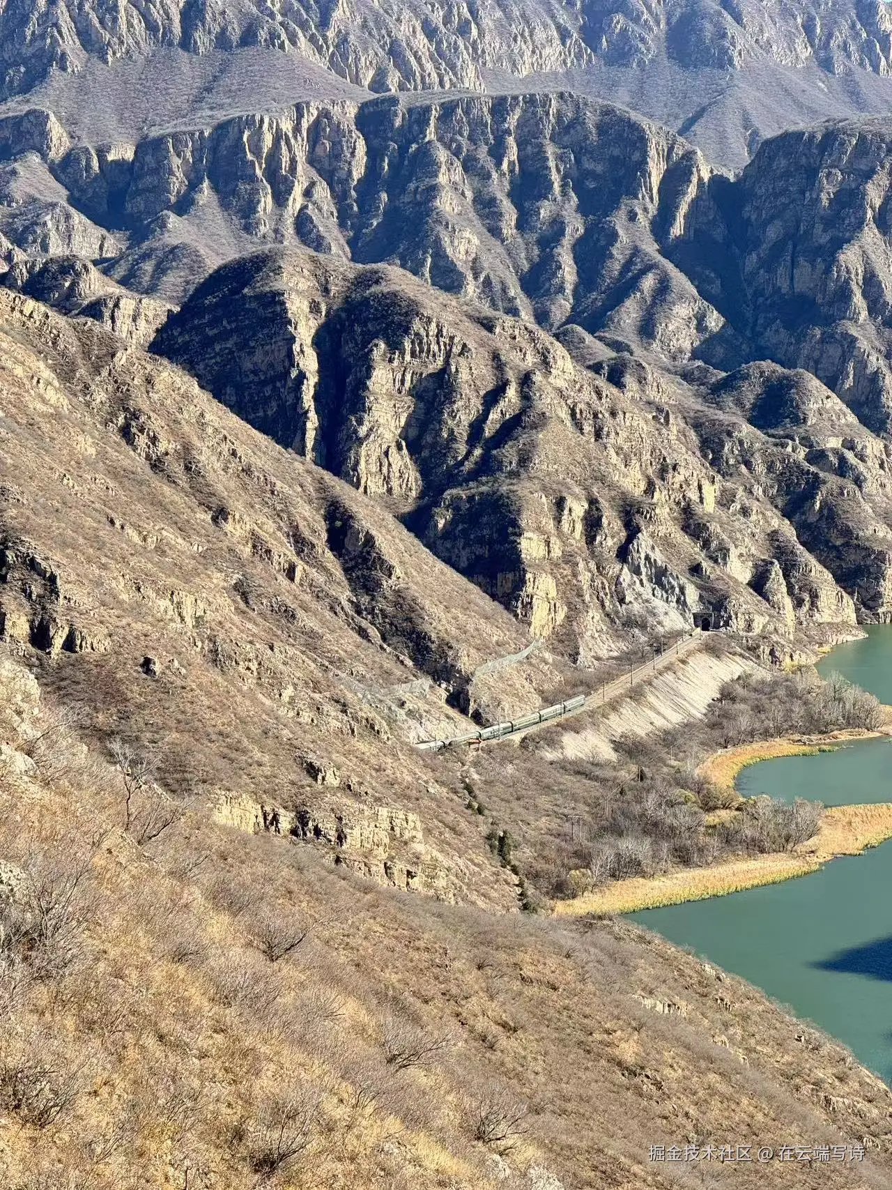 在云端写诗于2025-11-10 14:05发布的图片