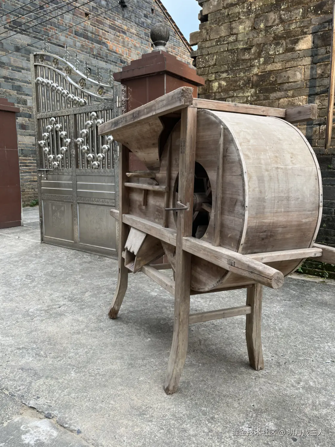 明月成三人于2025-10-10 01:16发布的图片