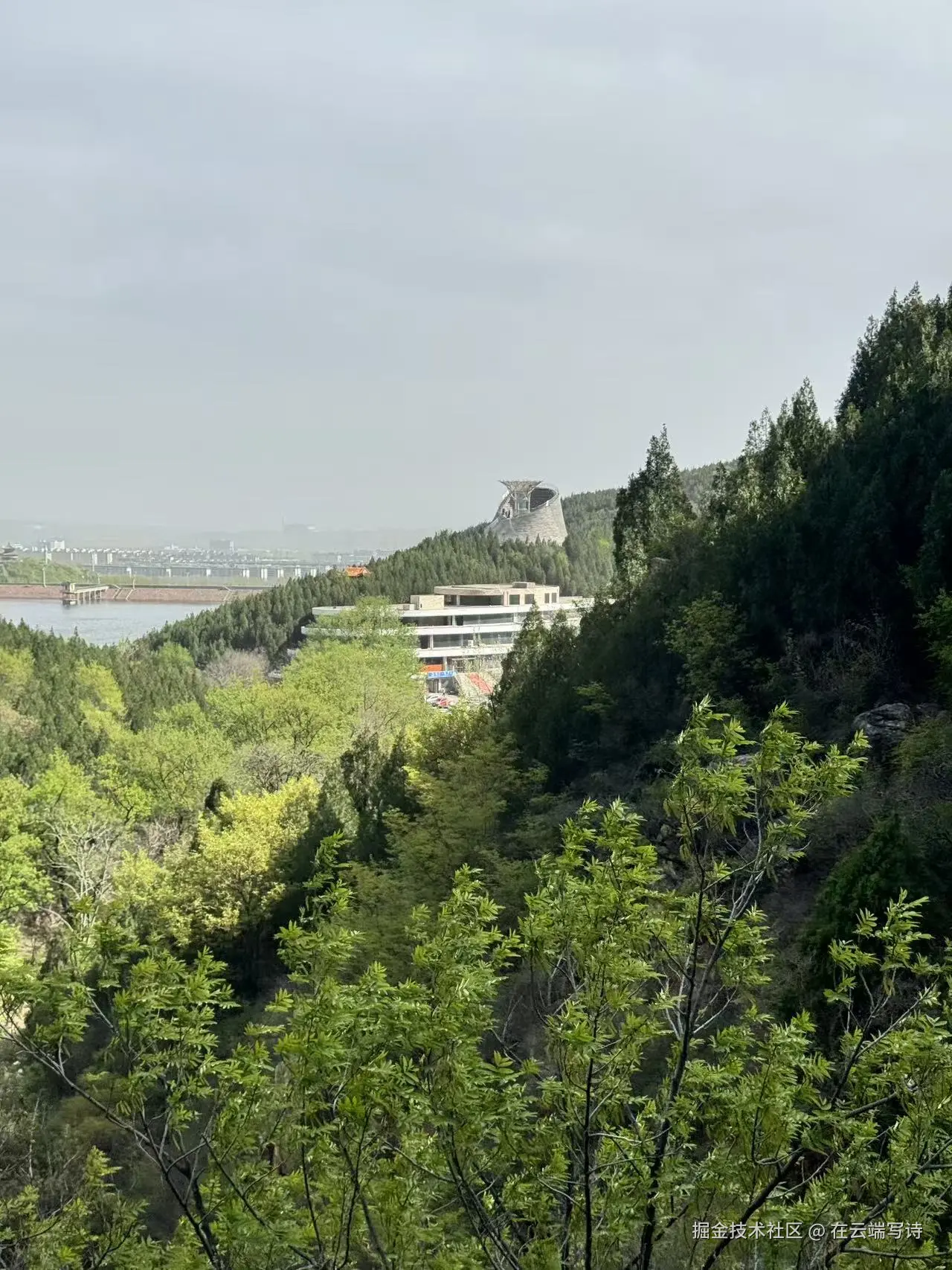 在云端写诗于2026-04-08 14:04发布的图片